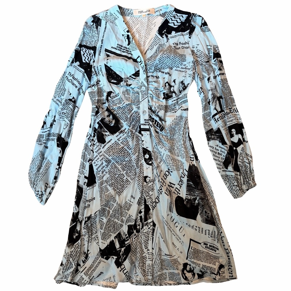 Diane Von Furstenberg Blue+black Newspaper print ruched button front dress NWOT